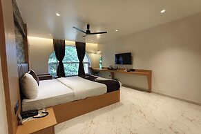 Hotel Golden Arc