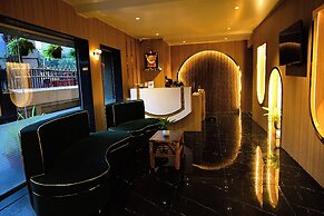Hotel Golden Arc