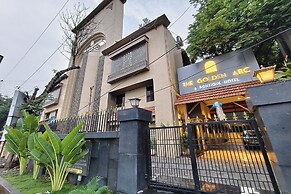 Hotel Golden Arc