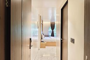 Hotel Golden Arc