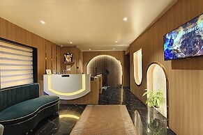 Hotel Golden Arc