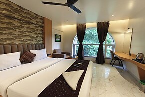 Hotel Golden Arc