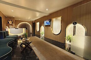 Hotel Golden Arc