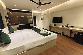 Hotel Golden Arc