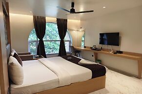Hotel Golden Arc