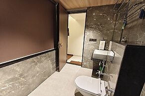 Hotel Golden Arc