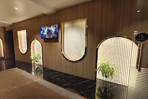 Hotel Golden Arc