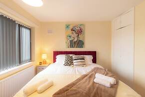 Charming Three Bedroom House in Birmingham