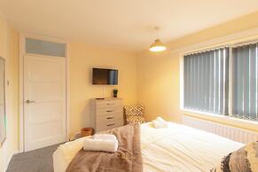 Charming Three Bedroom House in Birmingham