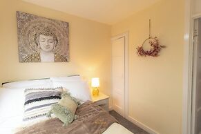 Charming Three Bedroom House in Birmingham