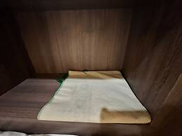 OYO 91040 Hotel Ezi Inn