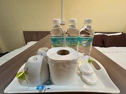 OYO 91040 Hotel Ezi Inn