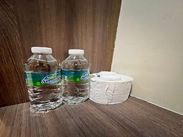 OYO 91040 Hotel Ezi Inn