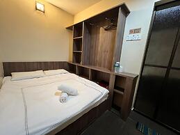 OYO 91040 Hotel Ezi Inn