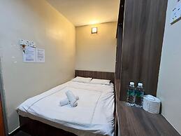 OYO 91040 Hotel Ezi Inn