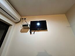 OYO 91040 Hotel Ezi Inn