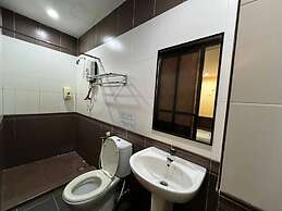 OYO 91040 Hotel Ezi Inn