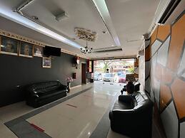 OYO 91040 Hotel Ezi Inn