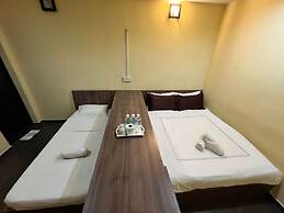 OYO 91040 Hotel Ezi Inn