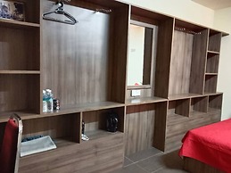 OYO 91040 Hotel Ezi Inn