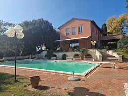 Tricolle Villa con Piscina