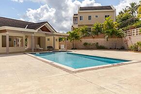 Luxury 2 Bedroom Jamaican Townhouse Ocho Rios