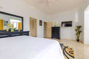 Luxury 2 Bedroom Jamaican Townhouse Ocho Rios