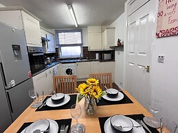 Hive Stays Close to Abbeywood Free Parking Wifi