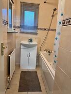 Hive Stays Close to Abbeywood Free Parking Wifi