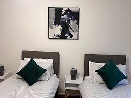 Hive Stays Close to Abbeywood Free Parking Wifi