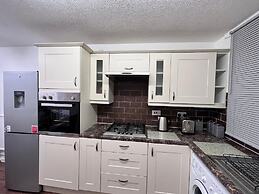 Hive Stays Close to Abbeywood Free Parking Wifi