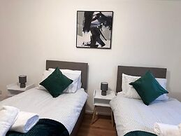 Hive Stays Close to Abbeywood Free Parking Wifi