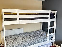 Llanidloes - Sleeps 7 - Parking - Pet Friendly