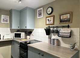 Llanidloes - Sleeps 7 - Parking - Pet Friendly