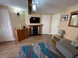 Llanidloes - Sleeps 7 - Parking - Pet Friendly