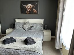 Llanidloes - Sleeps 7 - Parking - Pet Friendly