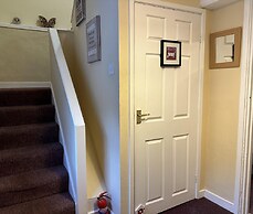 Llanidloes - Sleeps 7 - Parking - Pet Friendly