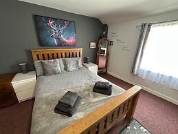 Llanidloes - Sleeps 7 - Parking - Pet Friendly