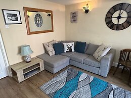 Llanidloes - Sleeps 7 - Parking - Pet Friendly