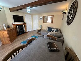 Llanidloes - Sleeps 7 - Parking - Pet Friendly