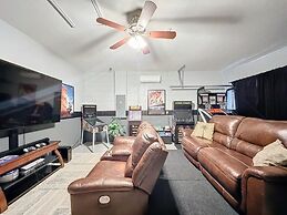 4 Bed In Windsor Palms Resort - Steps To Disney 4 Bedroom Villa by Red