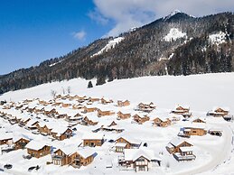 Amazing Chalet With Outdoor Whirlpool