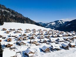 Amazing Chalet With Outdoor Whirlpool