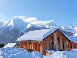 Amazing Chalet With Outdoor Whirlpool