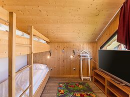 Amazing Chalet With Outdoor Whirlpool