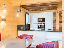 Amazing Chalet With Outdoor Whirlpool