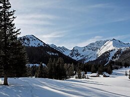 Welcoming Chalet Near Ski-slope