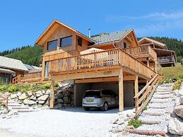 Majestic Chalet With Sauna and Whirlpool