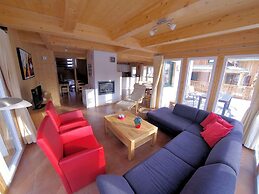 Majestic Chalet With Sauna and Whirlpool
