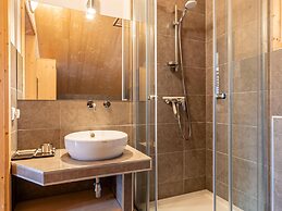 Beautiful Chalet Near Ski-lift